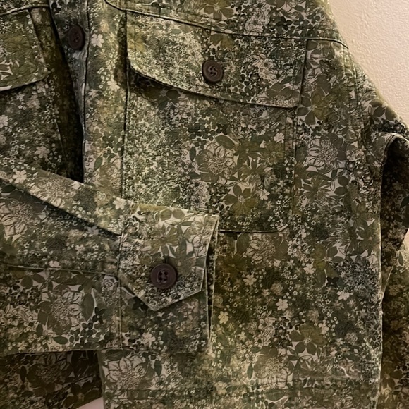 Beautiful Cropped Canvas Shacket Jacket - Picture 3 of 4